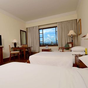 Twin Room Club Access